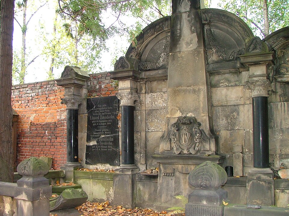 Zdjęcie ilustracyjne: Old Jewish Cemetery of Wroclaw (Poland) - German Grave36.jpg