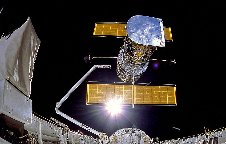 Zdjęcie ilustracyjne: 1990 s31 IMAX view of HST release.jpg