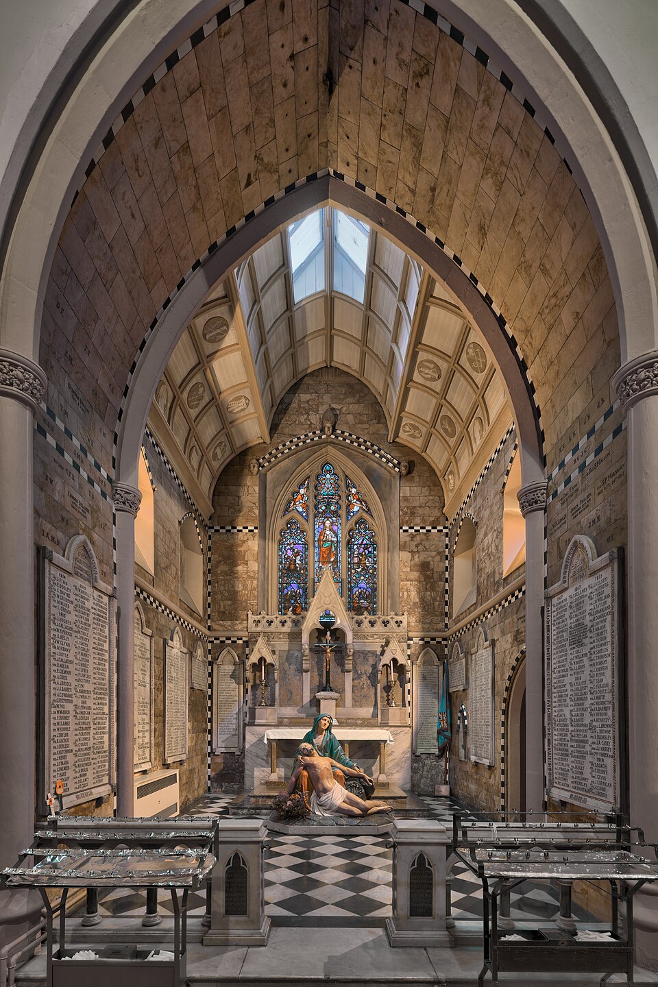 Zdjęcie ilustracyjne: Salford Cathedral Memorial Chapel.jpg